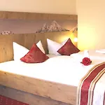 Alpinaros Hotel